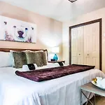 Townhouse With Free Shuttle To Tremblant Resort
