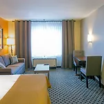 Holiday Inn Express & Suites Tremblant By Ihg