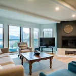 Huge 3 Bedroom Condo With A View