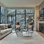 101 Horizon - 3 Bdrs Tremblant Ski In Out Plus Spa & Sauna