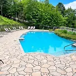 The Alpine Nest - 3 Beds - 4 Guests - Free Parking - Pool