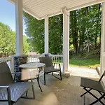 The Alpine Nest - 3 Beds - 4 Guests - Free Parking - Pool