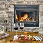 Elegant Apartment - View On Lake Tremblant & Mountain