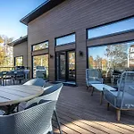 New Family Chalet For 12 People And Spa Mont Tremblant
