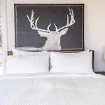 New Family Chalet For 12 People And Spa Mont Tremblant