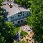 2669 Chemin Du Village - Mountain Home W Hot Tub & Sauna Next To Village