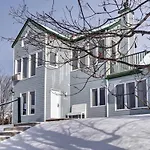 Bright Condo Near The Lake By Globalstay