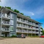 Modern Lodge Pool & Spa Mont-Tremblant