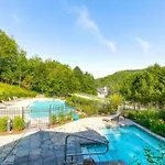 Modern Lodge Pool & Spa Mont-Tremblant