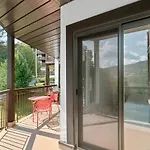 Peaceful Condo With Stunning Mountain And Lake Views