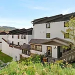 Peaceful Condo With Stunning Mountain And Lake Views
