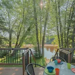 The Phoenix - Riverside Chalet With Beach