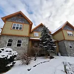 L\'Aiglon - Nature Golf And Relaxation In Mont-Tremblant