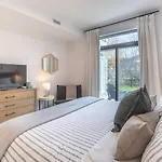 Unwind In Style Les Eaux 215-6