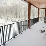 Ostrya Luxury Condo, Steps From The Slopes!