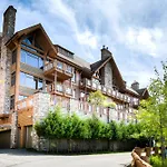 Luxurious Altitude Ski-In/Ski-Out