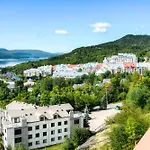 Luxurious Altitude Ski-In/Ski-Out