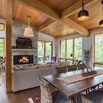 Chalet Trappeur Luxury Cottage Retreat With Hot Tub