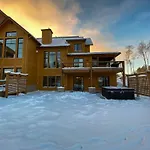 Havre Des Skieurs 111 Luxurious & Modern Direct Ski-In Ski-Out