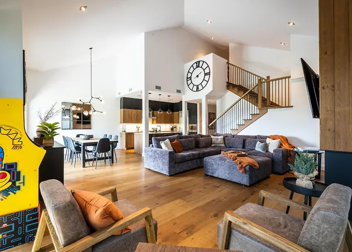 Horizon 305 Luxurious & Modern Ski-In Ski-Out Village View