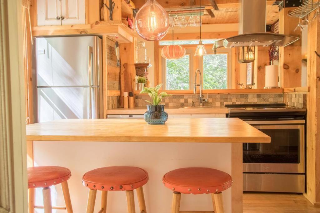 5min To Resort, Private Beach, New 1000mb Internet, 3 Queen Beds, Chalet