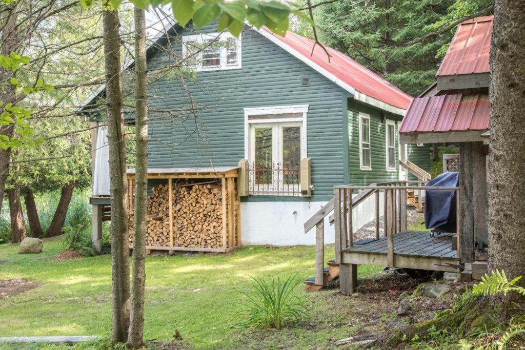 Chalet 5min To Resort, Private Beach, New 1000mb Internet, 3 Queen Beds, Mont-Tremblant