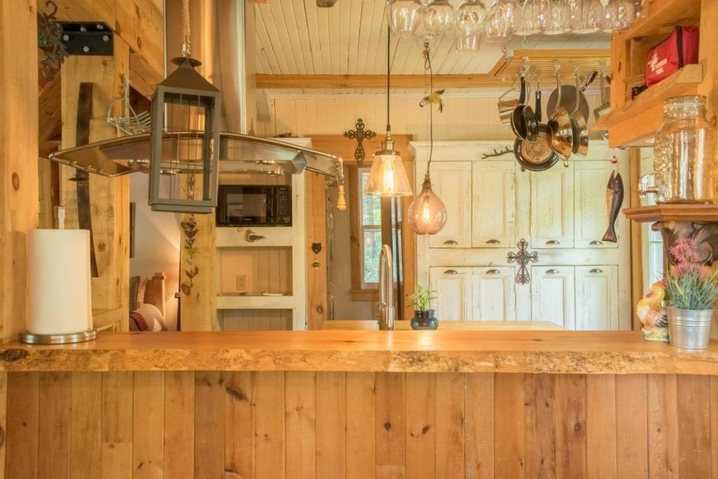 5min To Resort, Private Beach, New 1000mb Internet, 3 Queen Beds, Chalet