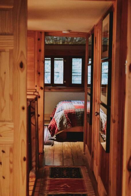 5min To Resort, Private Beach, New 1000mb Internet, 3 Queen Beds, Chalet