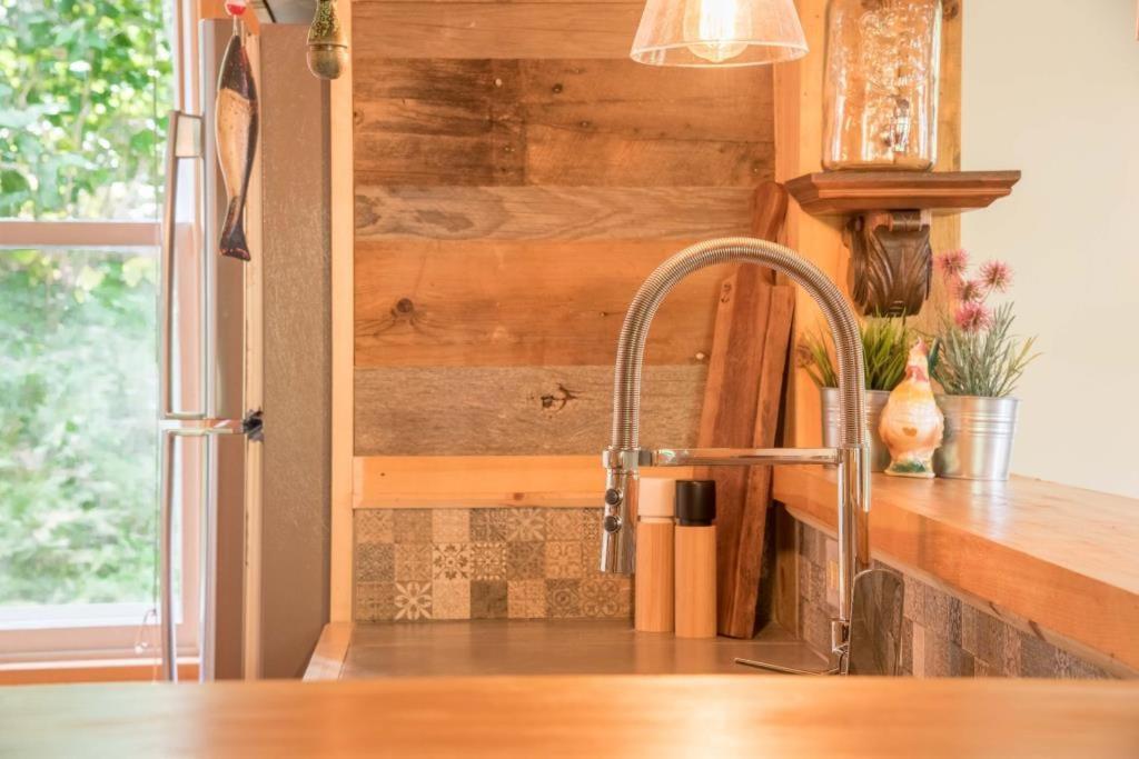 5min To Resort, Private Beach, New 1000mb Internet, 3 Queen Beds, Chalet Mont-Tremblant