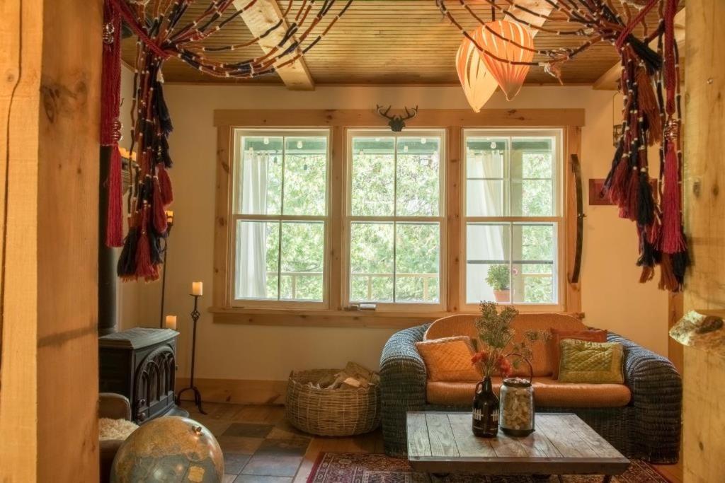 5min To Resort, Private Beach, New 1000mb Internet, 3 Queen Beds, Mont-Tremblant