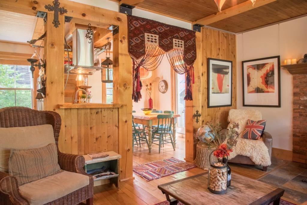 5min To Resort, Private Beach, New 1000mb Internet, 3 Queen Beds, Chalet Mont-Tremblant