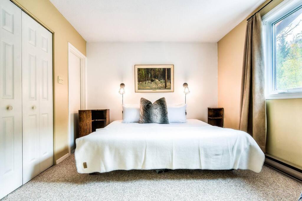 Amazing Lakemountain View 5min To Tremblant484 Holiday home Mont-Tremblant