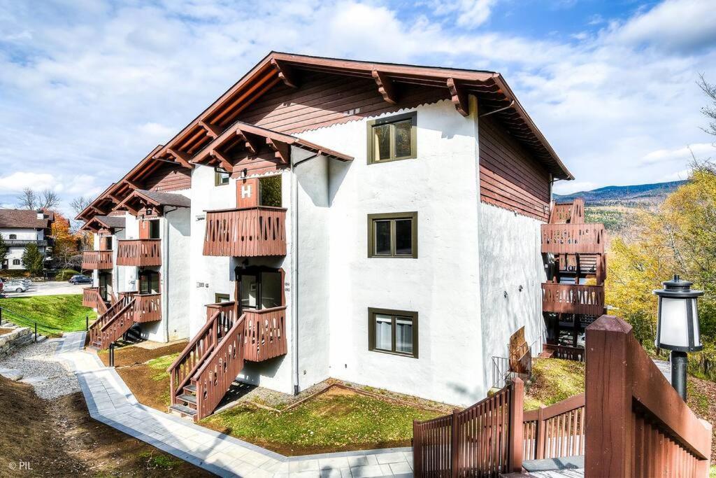 Amazing Lakemountain View 5min To Tremblant484 Holiday home