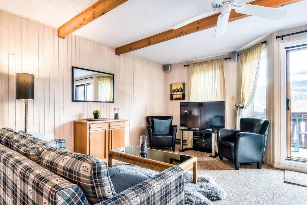 Amazing Lakemountain View 5min To Tremblant484 Holiday home