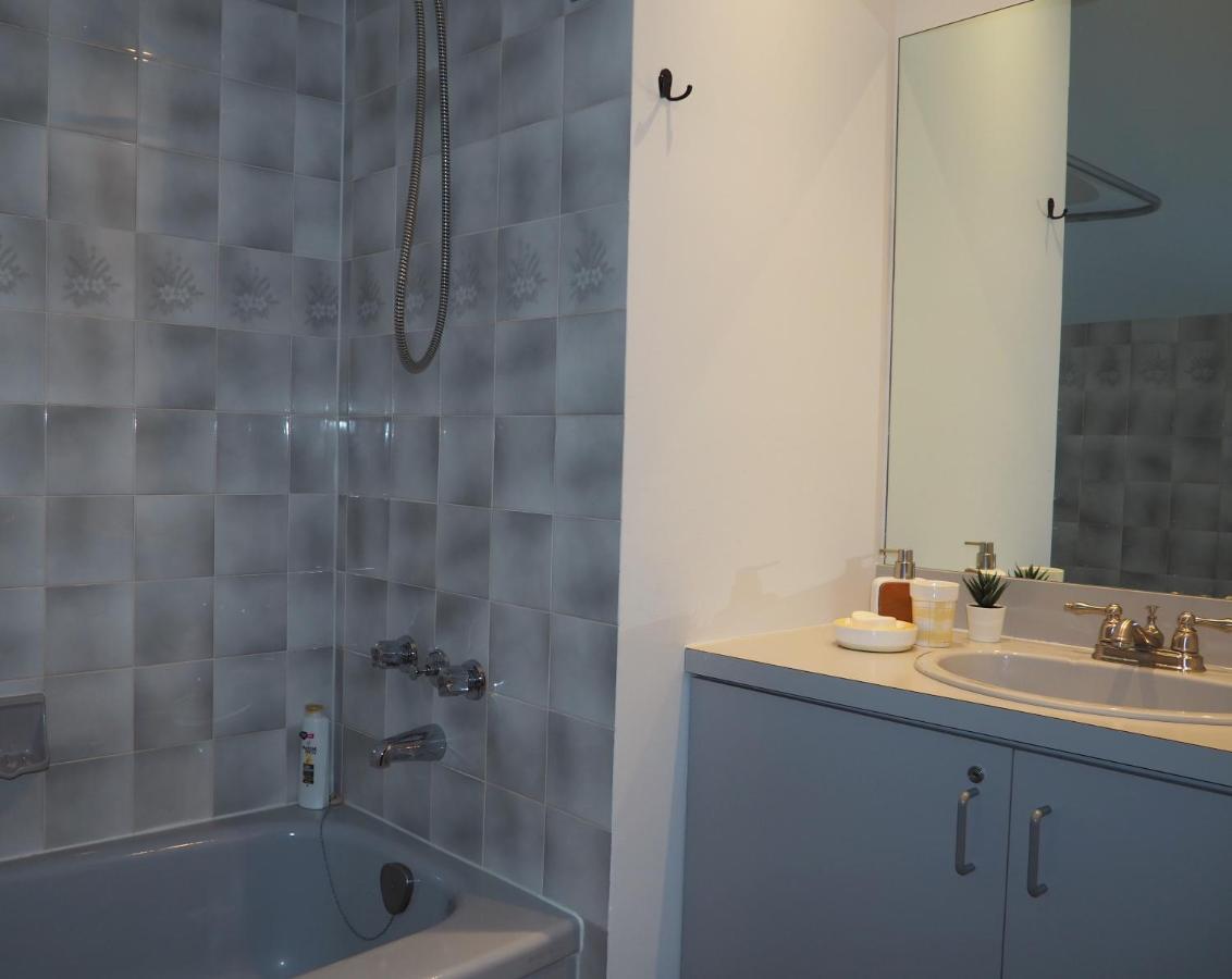 Cozy 2 Bedrooms With Stunning Tremblant Mountain And Lakeview Apartment