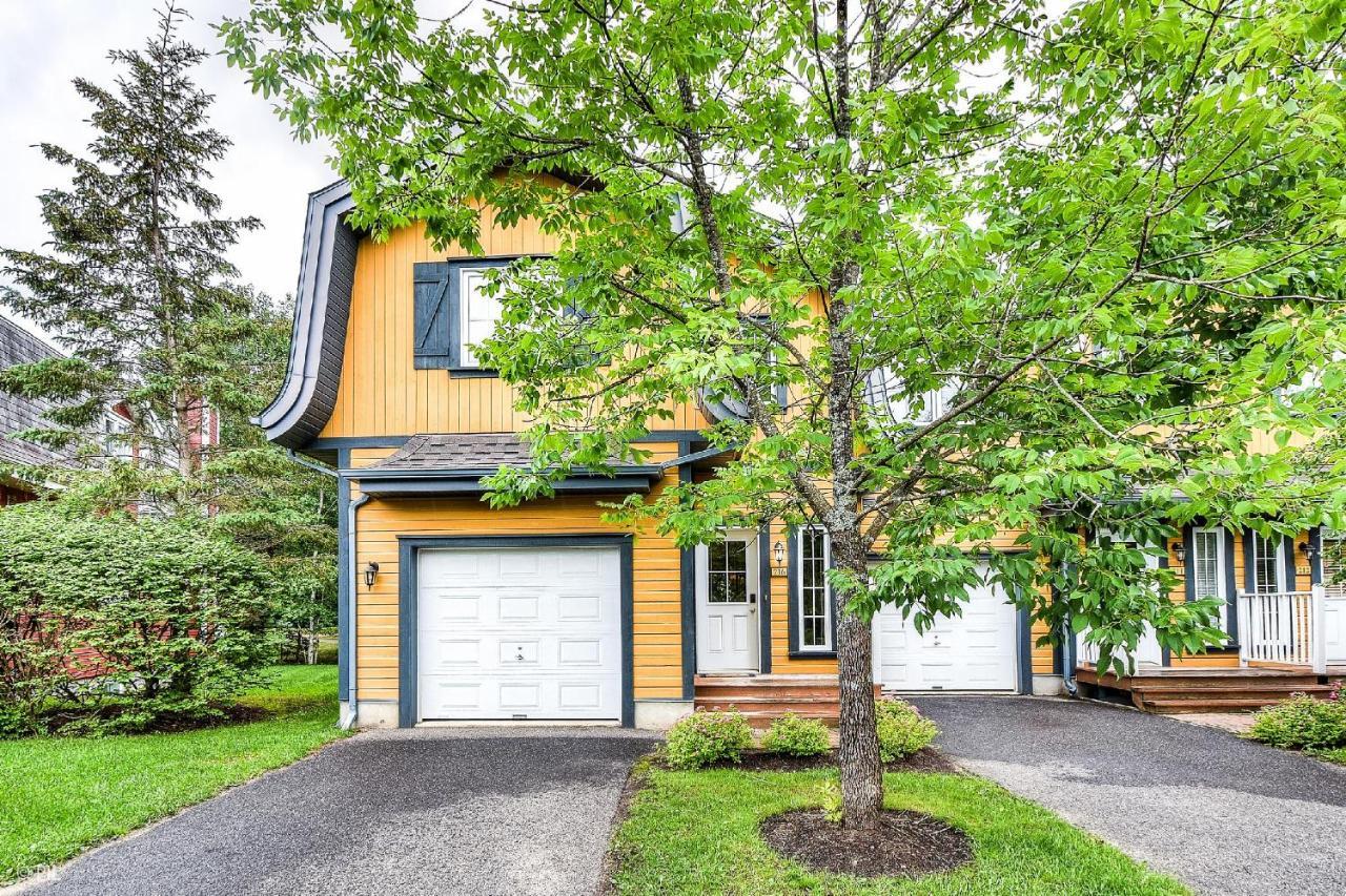 Townhouse With Free Shuttle To Tremblant Holiday home Mont-Tremblant