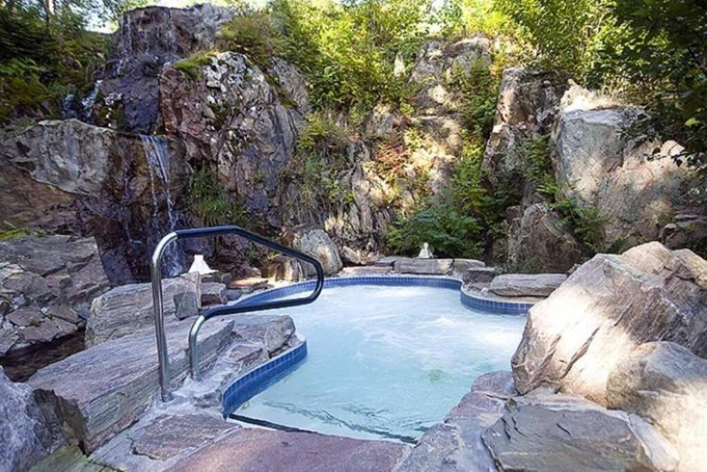 Holiday home Les Eaux - 2bdrs W Pool & Hot Tub Near Village 5 Mont-Tremblant