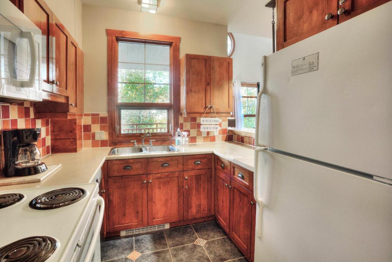 Les Eaux - 2bdrs W Pool & Hot Tub Near Village 5 Holiday home Mont-Tremblant