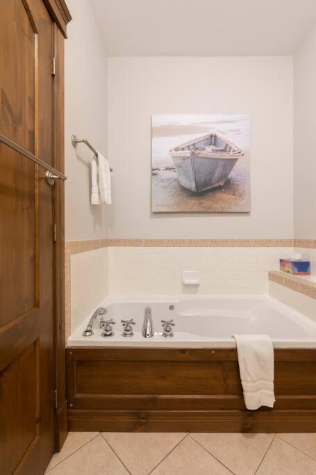 3 Bedroom On Golf Le Geant, Access In The Mountain * Mont-Tremblant