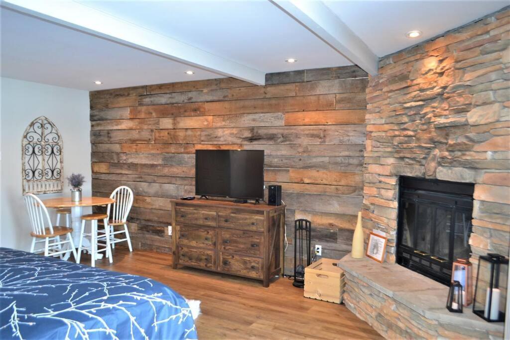 Apartment Beautiful With Superb Mountain View. Mont-Tremblant