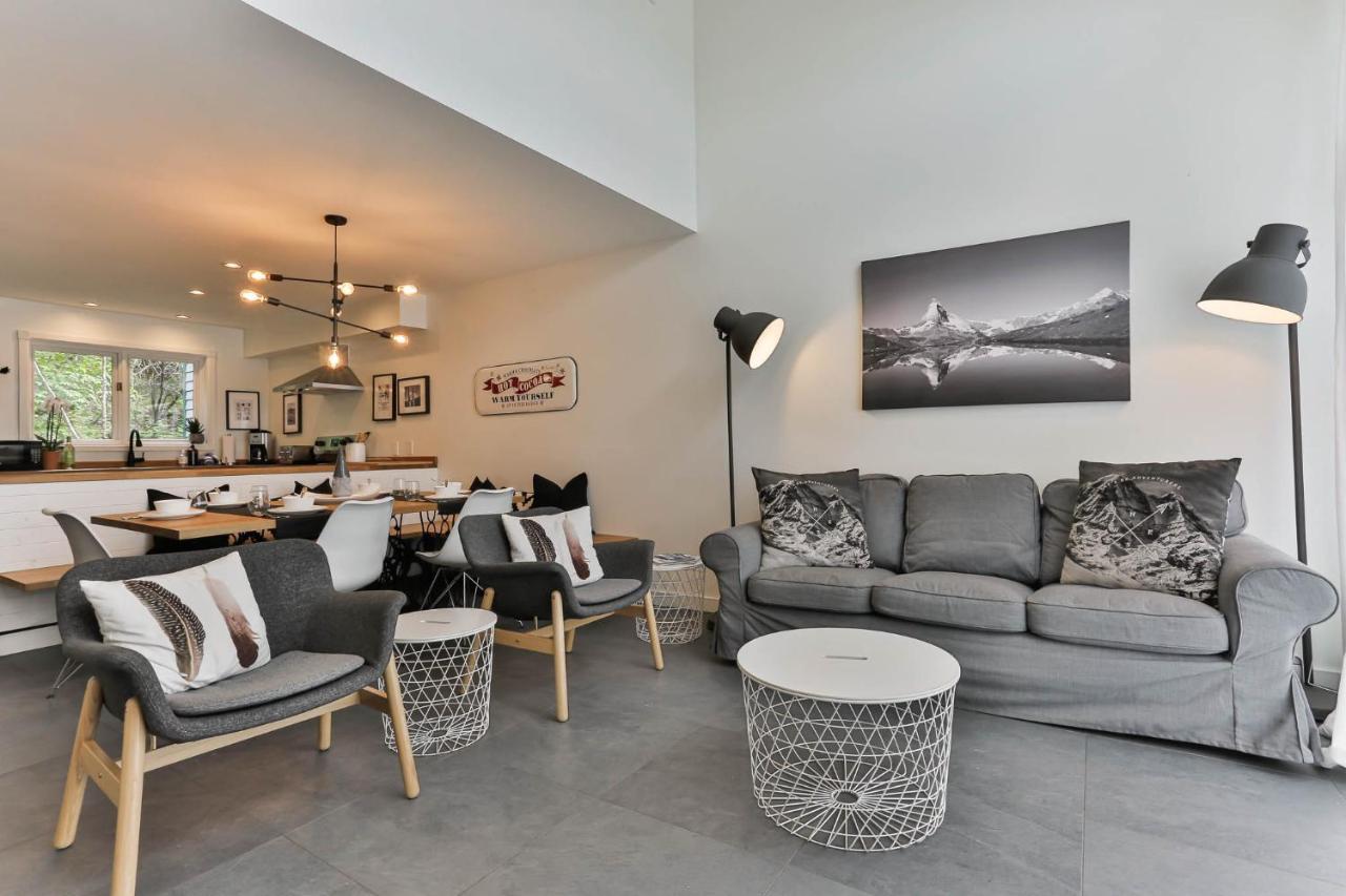 4 Storey Inout Mountain In Tremblant *