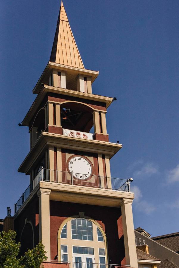 4 Storey Inout Mountain In Tremblant