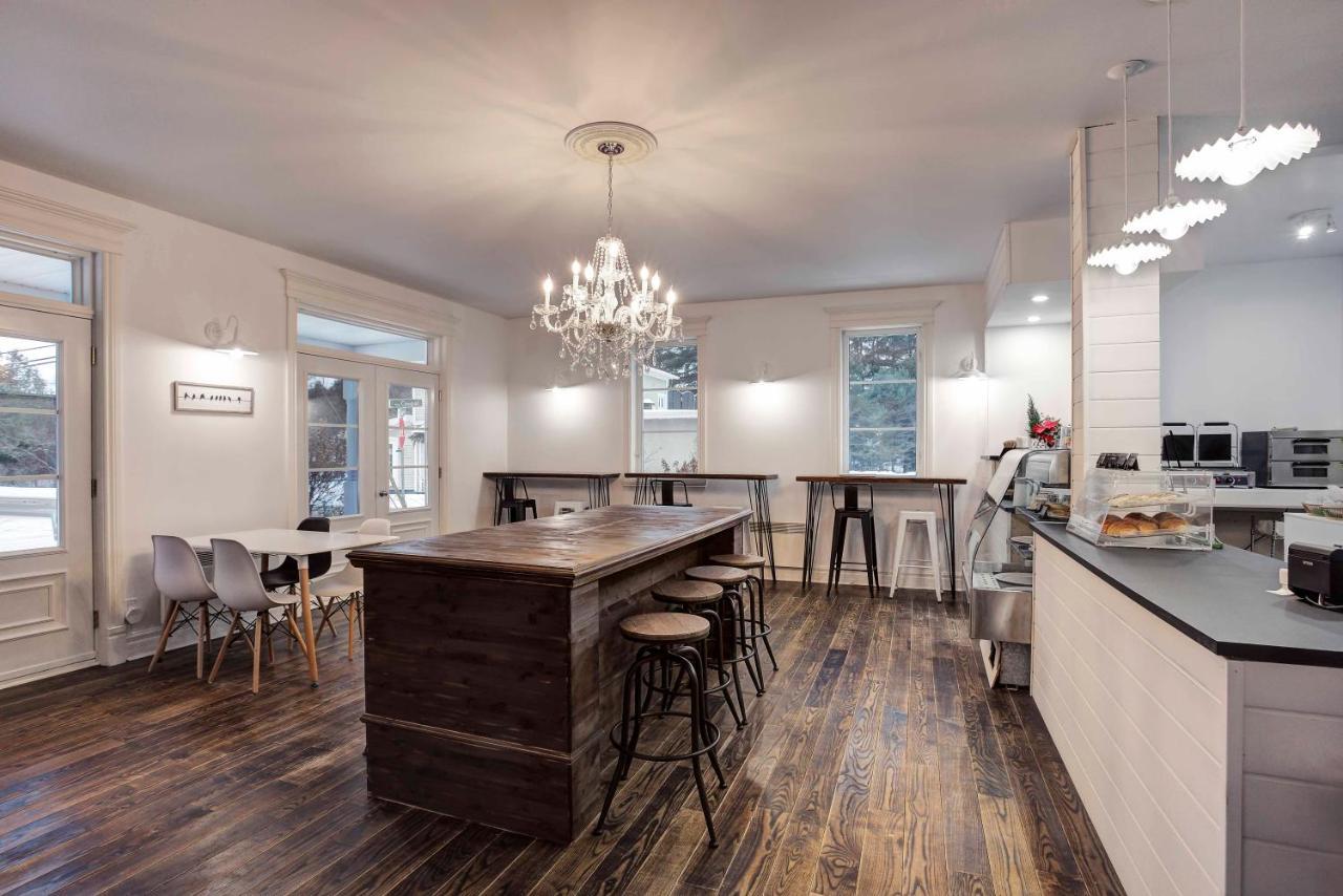 Inn Le 900 Tremblant Cafe And Bistro