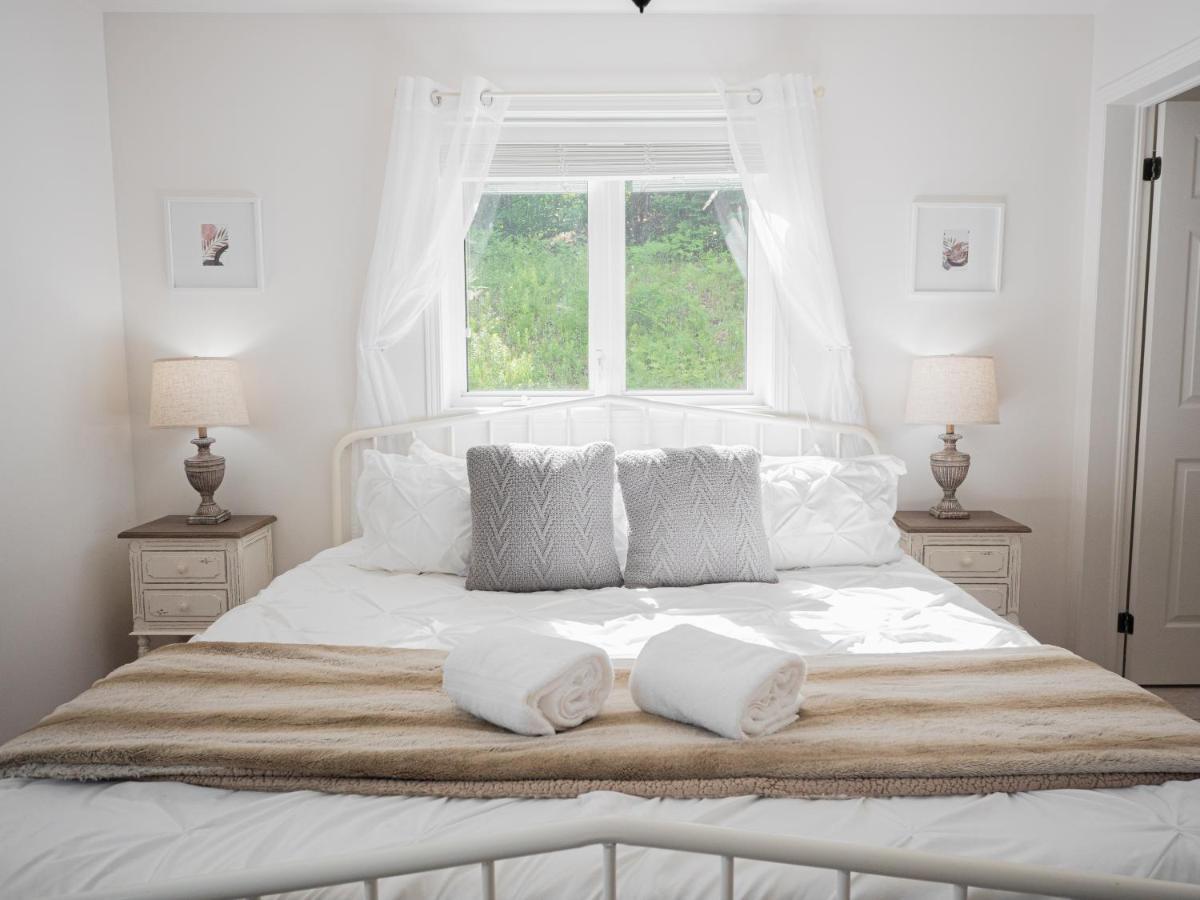 Chalet French Countryside Chic 2-bedroom Chalet Mont-Tremblant