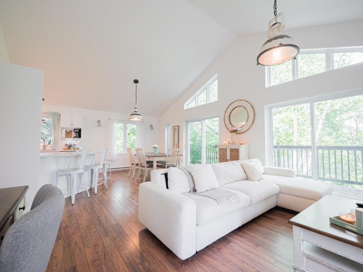 French Countryside Chic 2-bedroom Chalet Chalet Mont-Tremblant