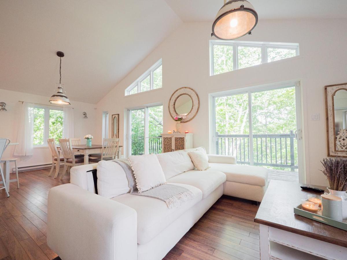 French Countryside Chic 2-bedroom Chalet * Mont-Tremblant