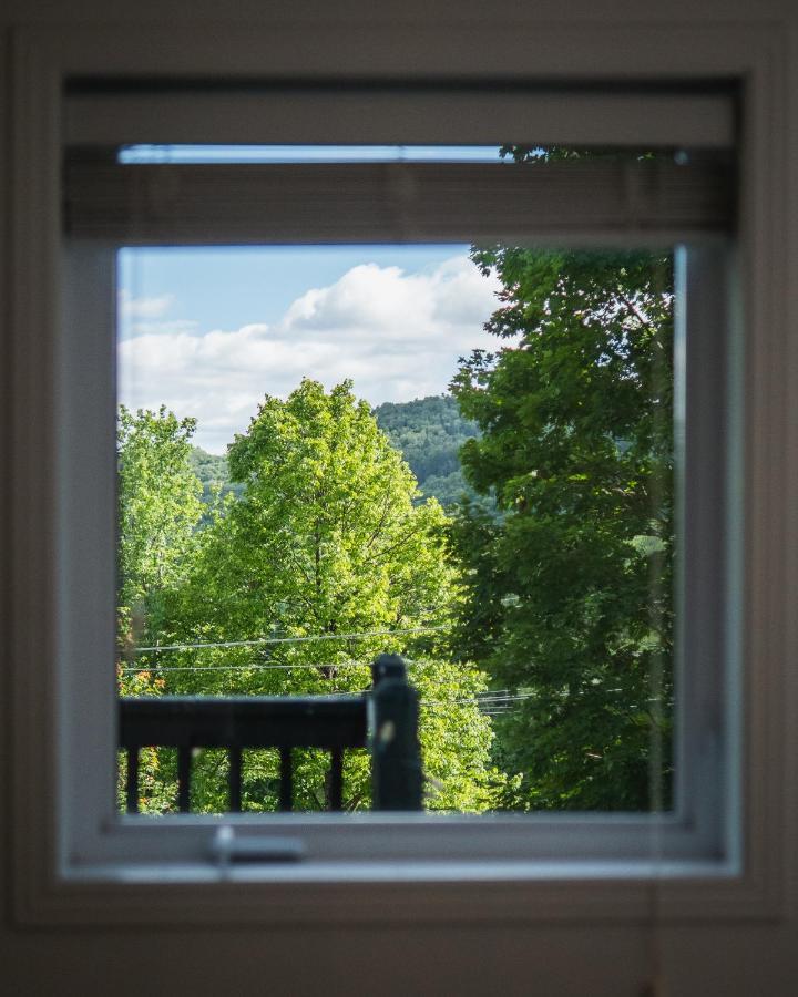 French Countryside Chic 2-bedroom Chalet * Mont-Tremblant