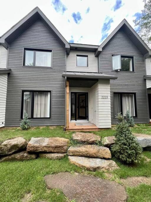 Jasmin Townhouse Moore,