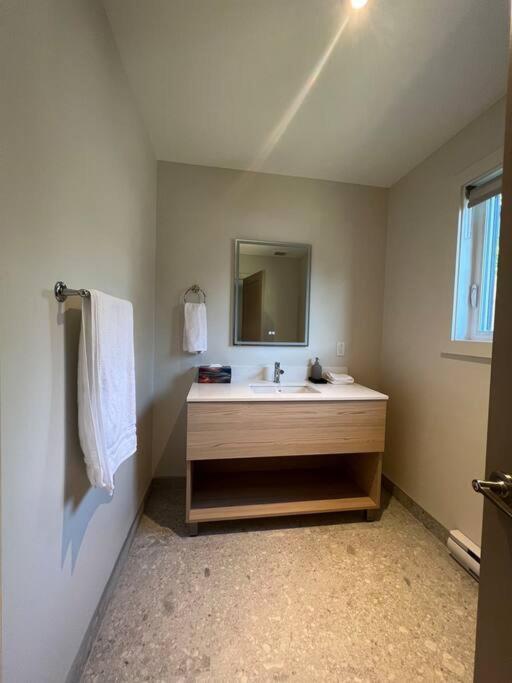 Jasmin Townhouse Moore, Holiday home *