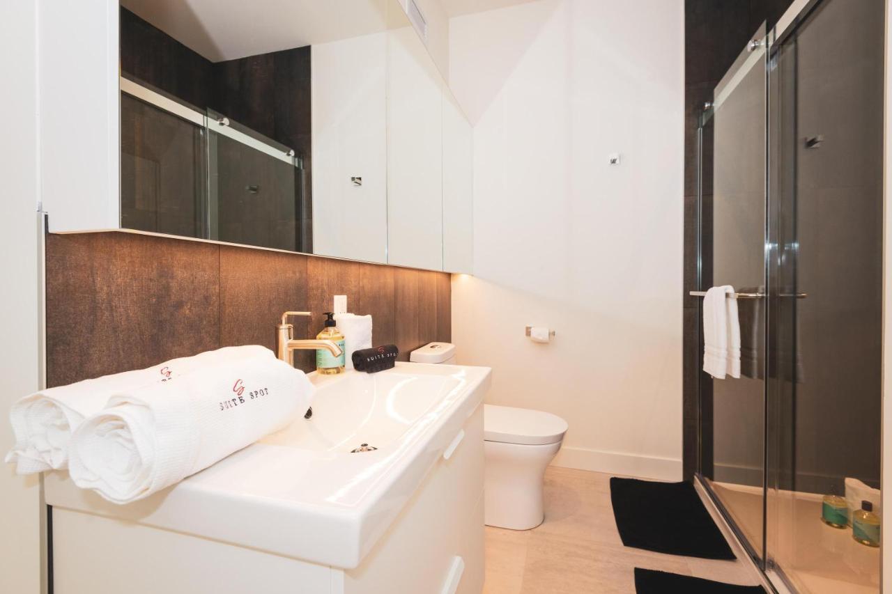 Luxurious Heaven Tremblant-4 Bdrs W Hottub Chalet